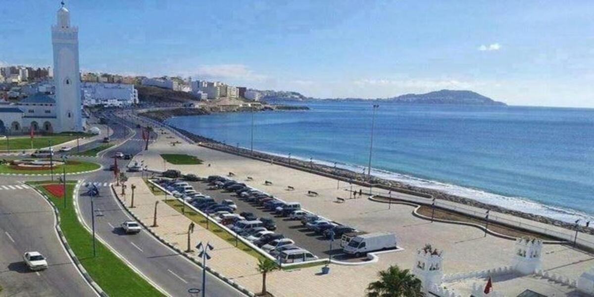 Beau Et Propre Appartement De Famille Dans Un Immeuble Calme Et Familiale A Bab Sebta Fnideq Exterior foto